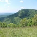 Három-kő, háttérben a Tar-kő. ( ZH )